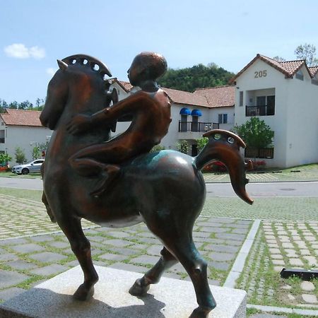Meta Pension, Дамянг Екстериор снимка